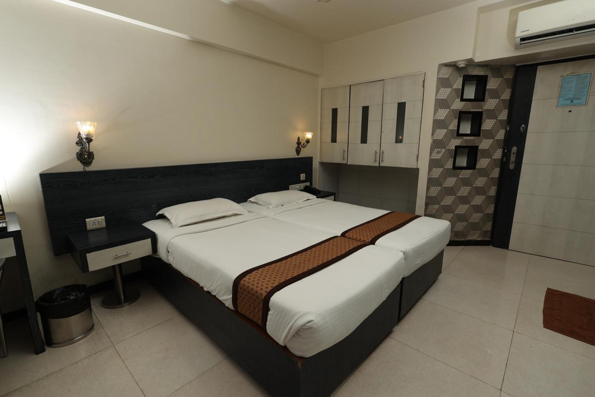 Quaint Suites Hotel & Banquet Mumbai Bagian luar foto