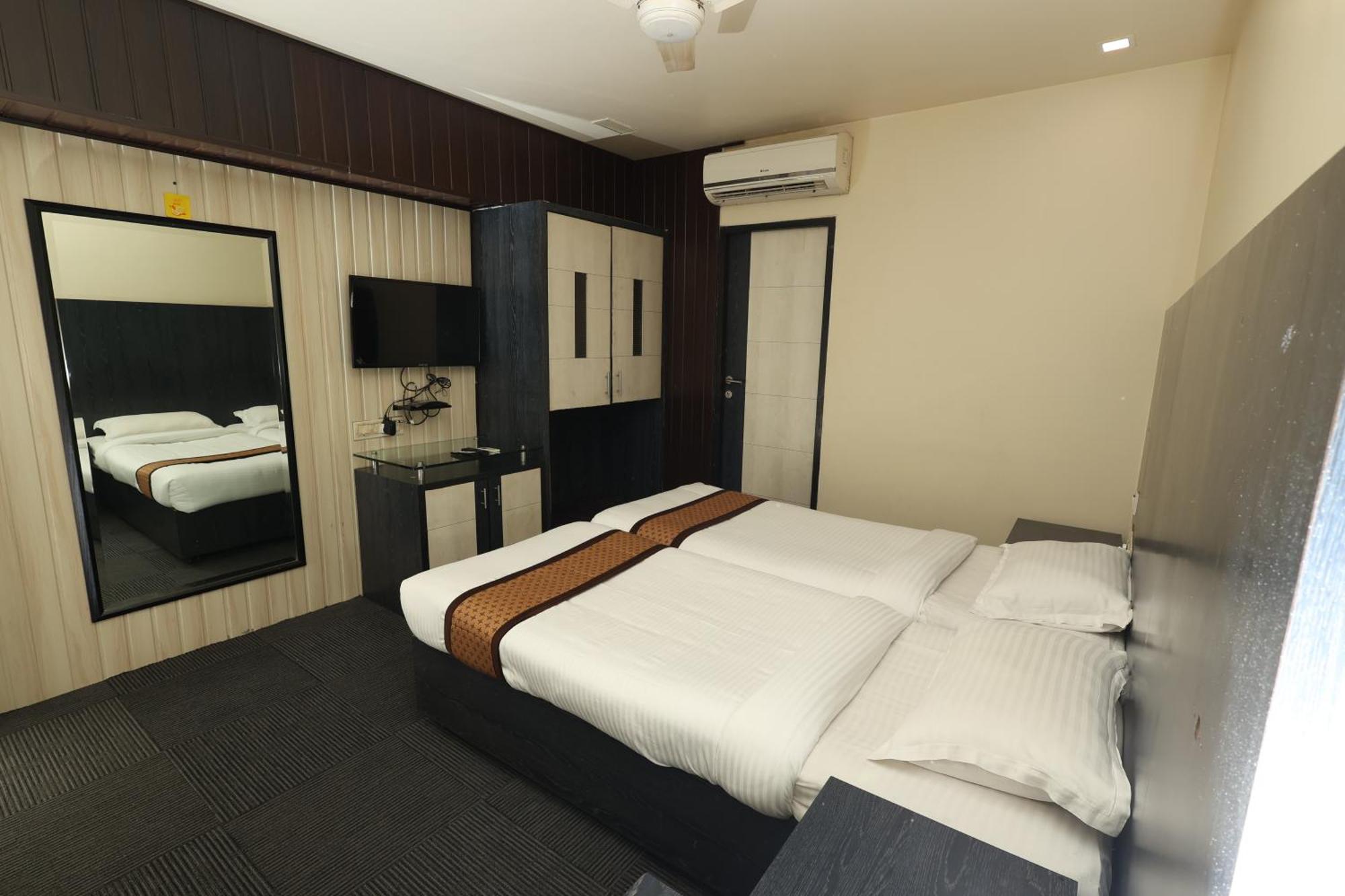 Quaint Suites Hotel & Banquet Mumbai Bagian luar foto
