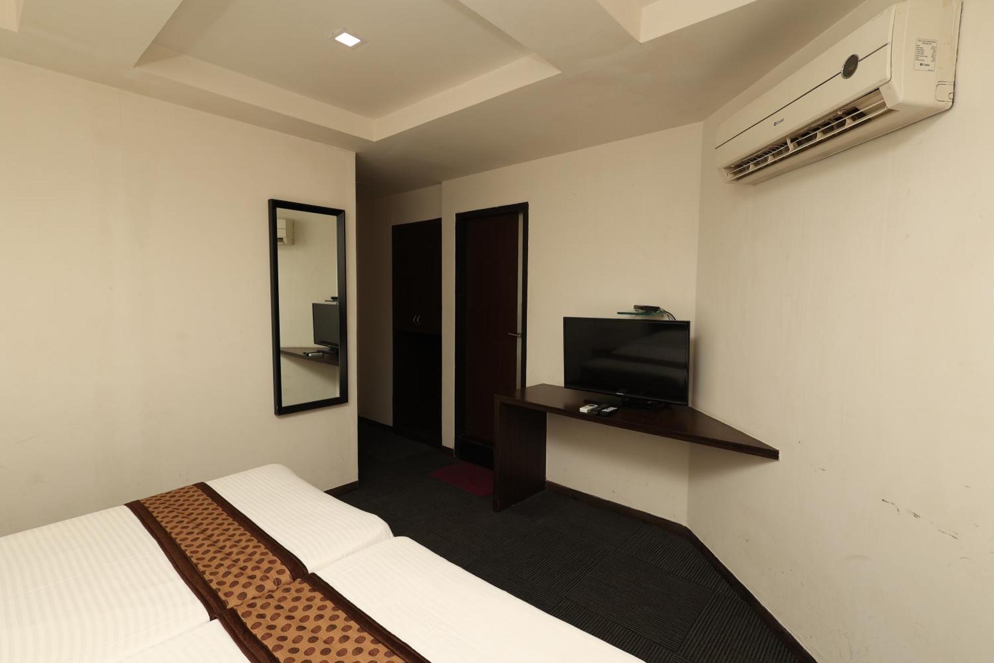 Quaint Suites Hotel & Banquet Mumbai Bagian luar foto