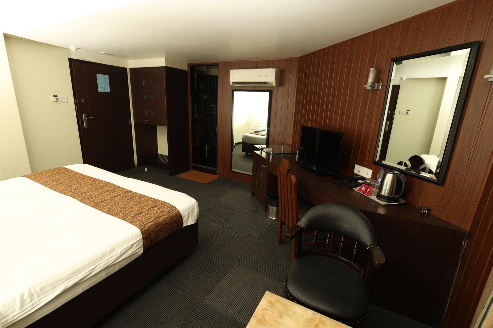 Quaint Suites Hotel & Banquet Mumbai Bagian luar foto