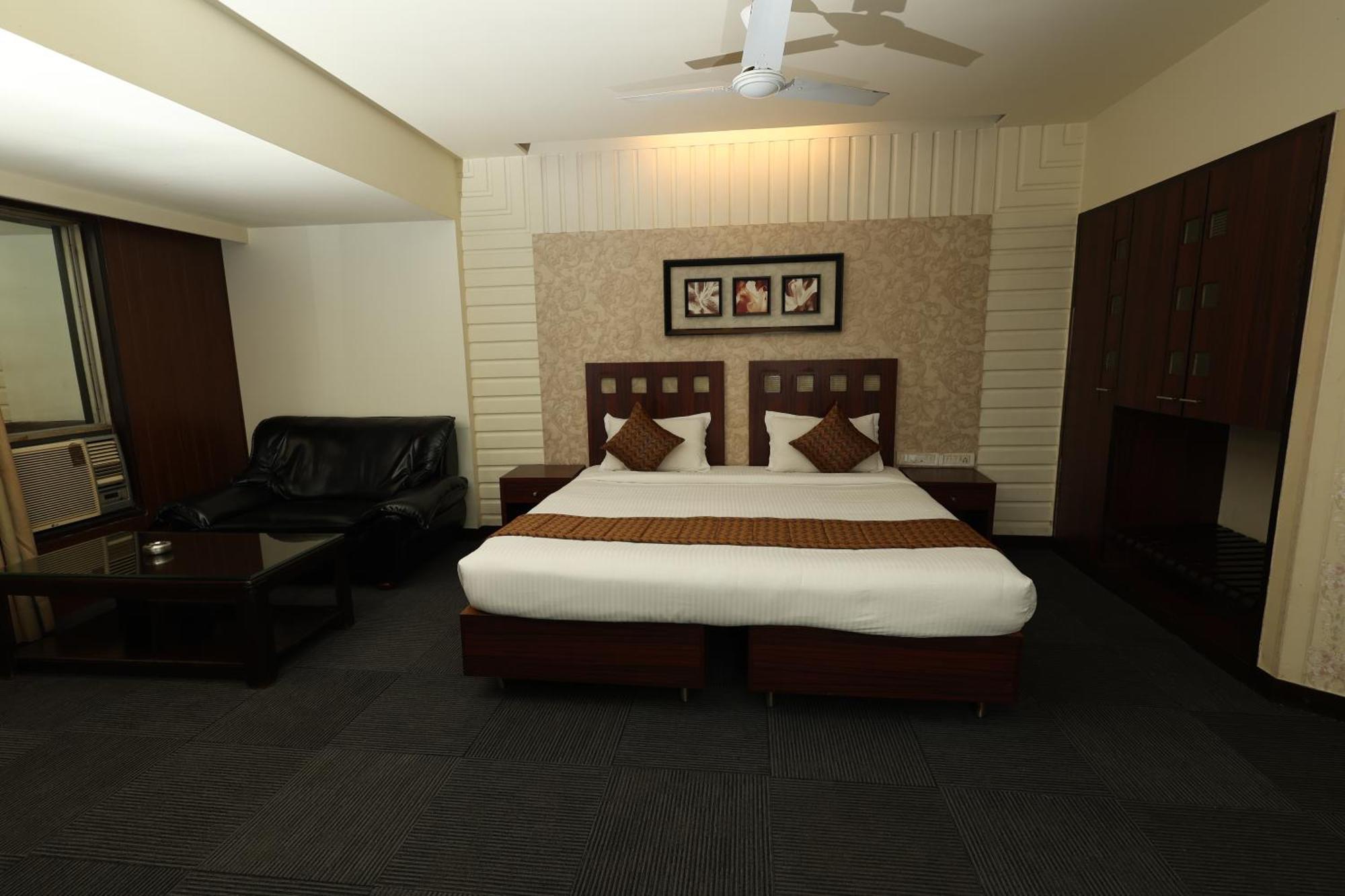 Quaint Suites Hotel & Banquet Mumbai Bagian luar foto