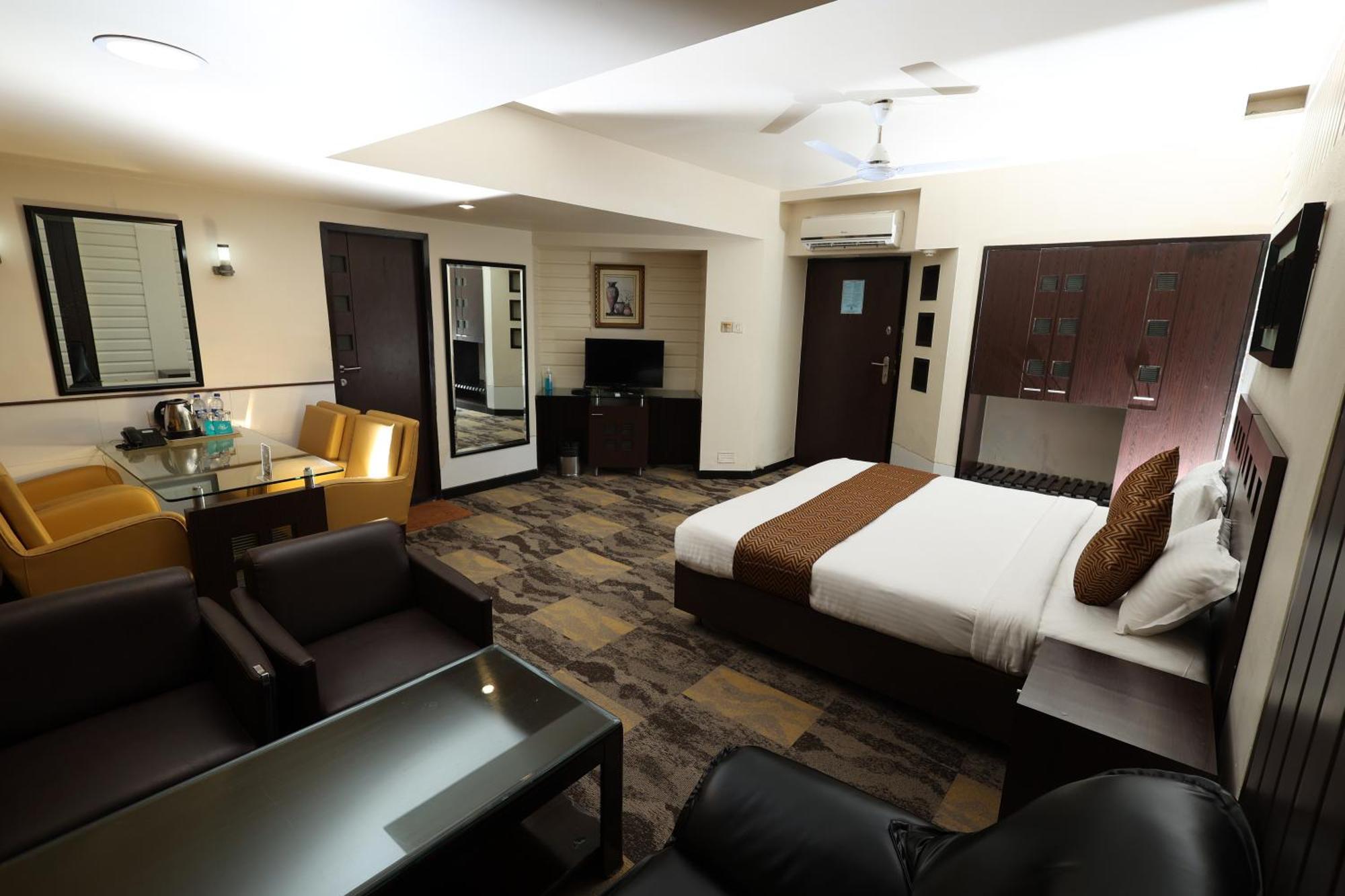 Quaint Suites Hotel & Banquet Mumbai Bagian luar foto