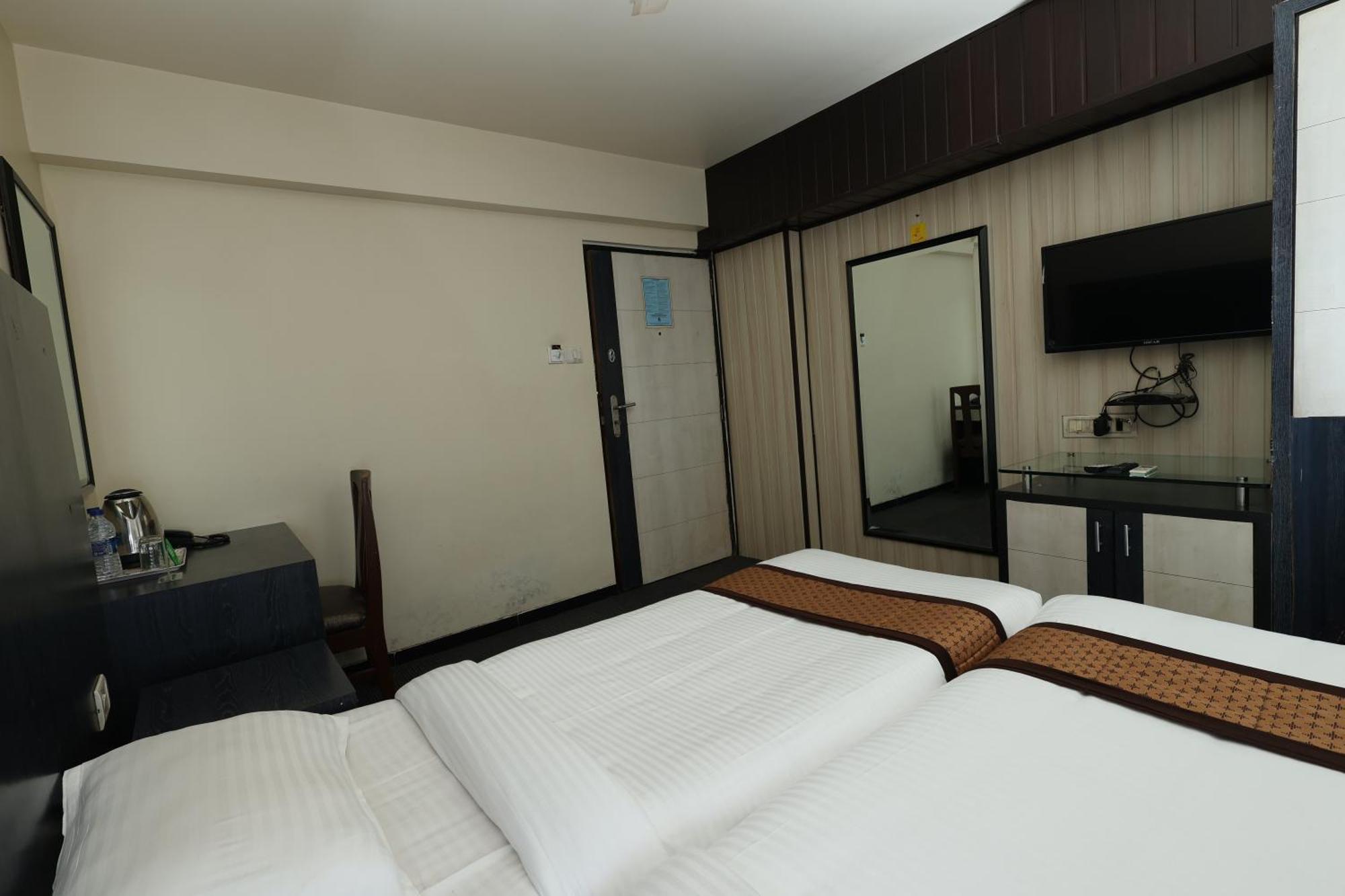 Quaint Suites Hotel & Banquet Mumbai Bagian luar foto