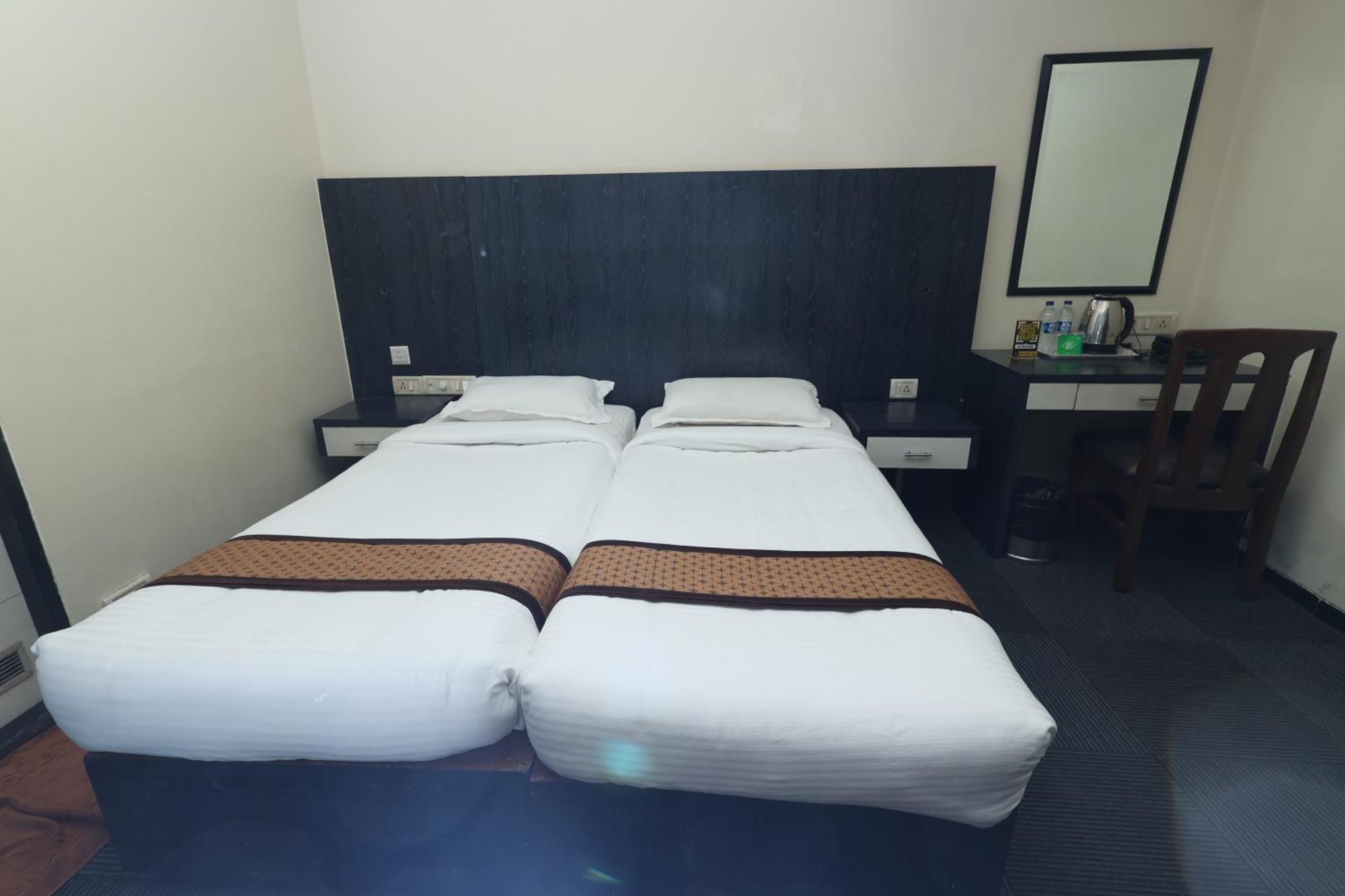 Quaint Suites Hotel & Banquet Mumbai Bagian luar foto
