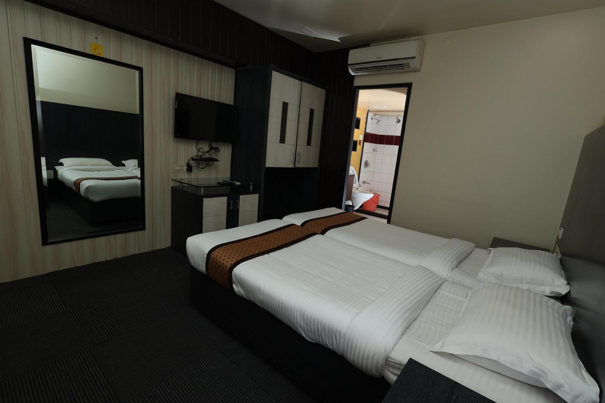 Quaint Suites Hotel & Banquet Mumbai Bagian luar foto