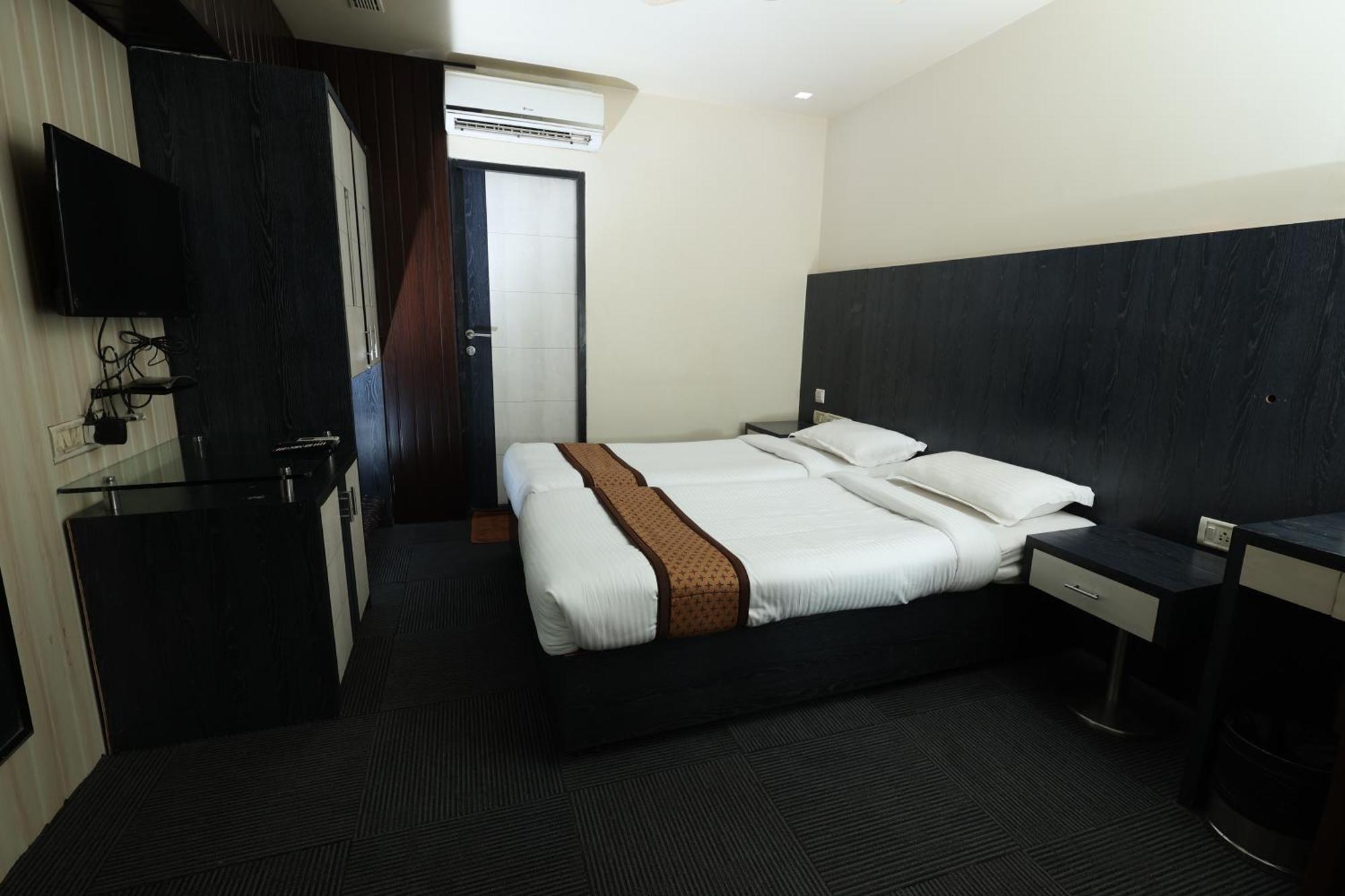 Quaint Suites Hotel & Banquet Mumbai Bagian luar foto