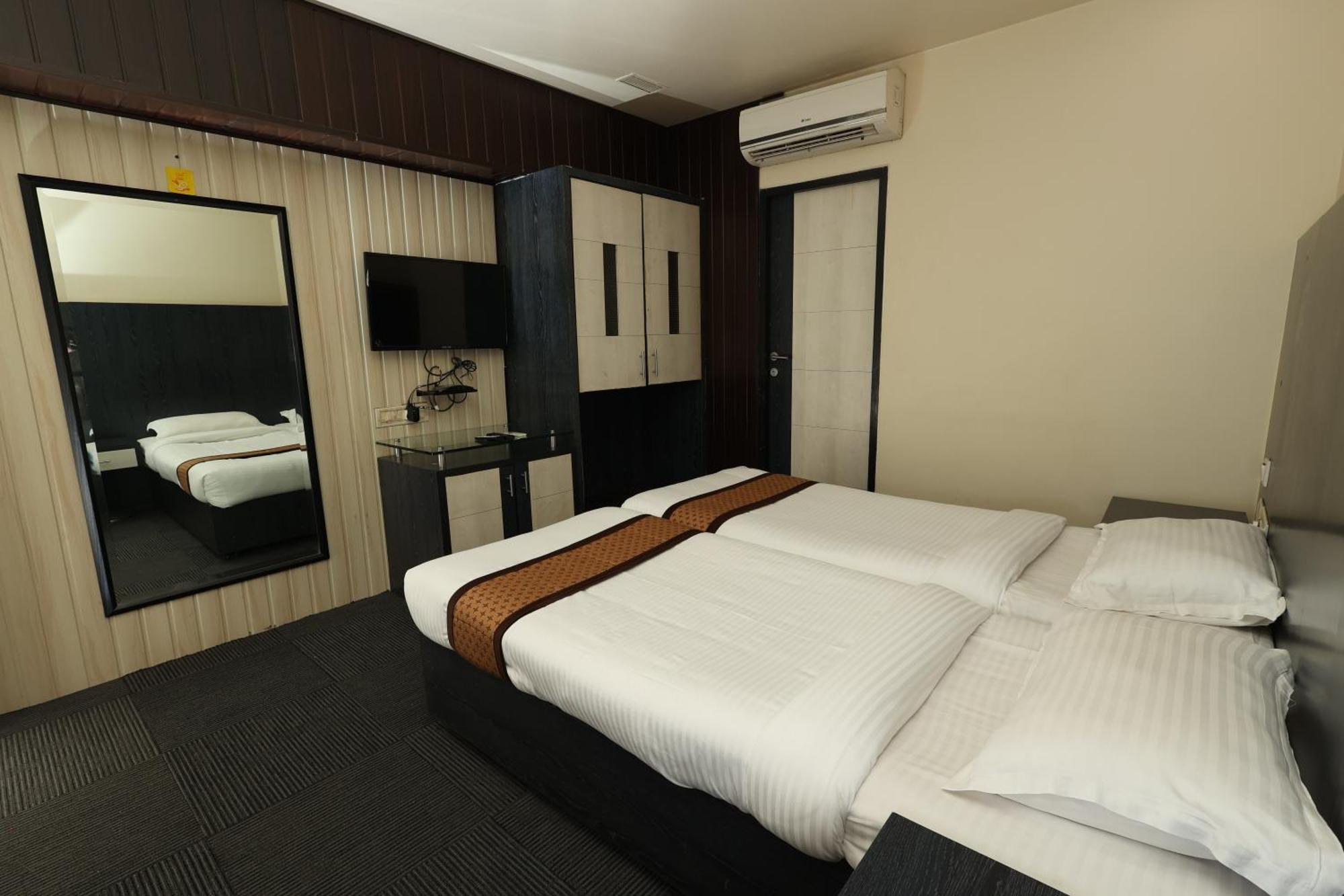 Quaint Suites Hotel & Banquet Mumbai Bagian luar foto