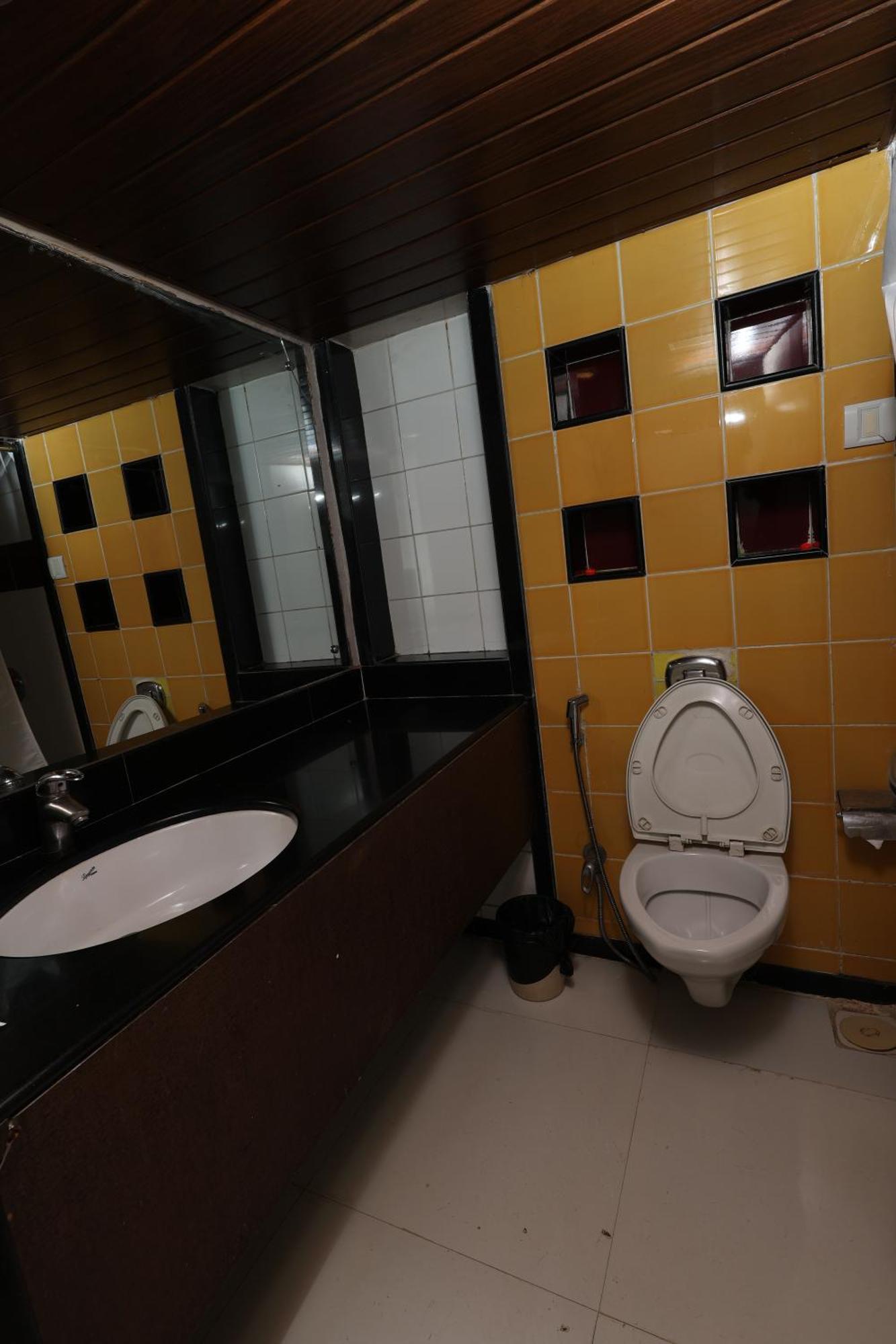Quaint Suites Hotel & Banquet Mumbai Bagian luar foto