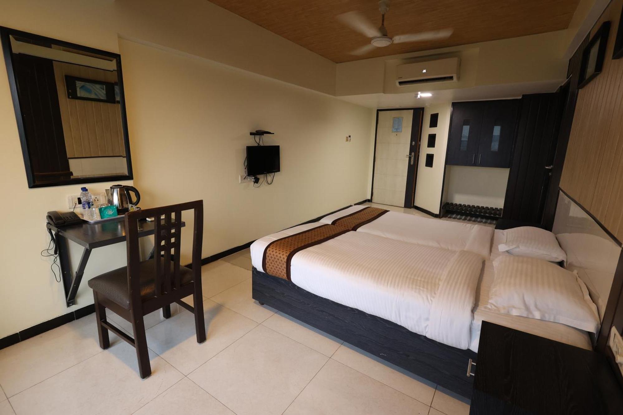 Quaint Suites Hotel & Banquet Mumbai Bagian luar foto