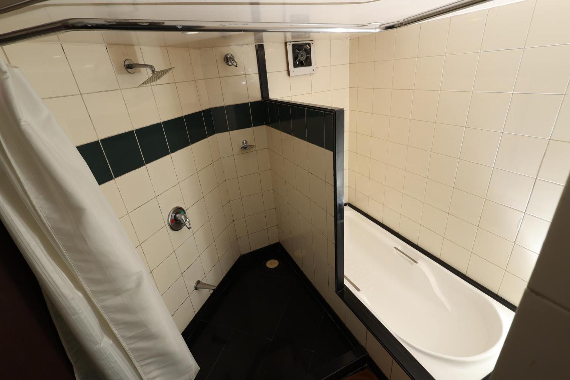 Quaint Suites Hotel & Banquet Mumbai Bagian luar foto